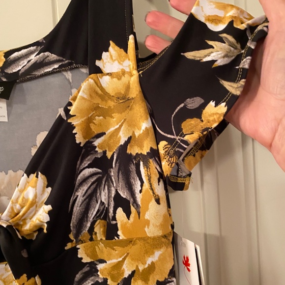 Cold shoulder midi dress - Picture 2 of 8